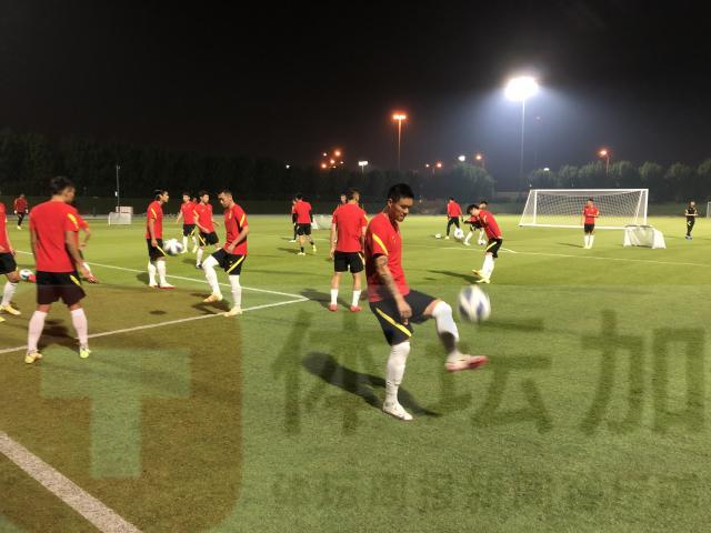 爱奇艺体育-国足转入技战术演练 技术人员加紧分析澳大利亚队