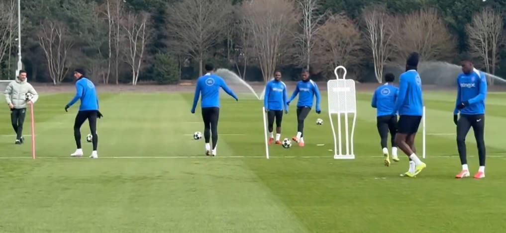 德甲直播-跟队：埃斯特旺参加了切尔西的公开训练，里斯、约恩森缺席